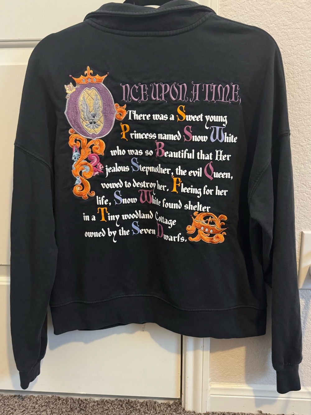 2025 Disney Parks Snow White “Once upon a Time” embroidered quarter zip.Size M